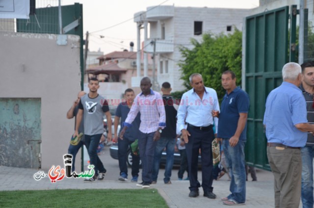 فيديو : المئات يؤدون صلاة عيد الأضحى والرئيس عادل بدير والأهالي يتصافحون ويهنئون ويعم السرور كل الحضور